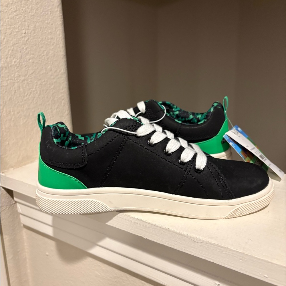 Kids' Minecraft Court Shoes Lace-Up Sneakers, Pull Loops, Youth Size 2Y New - Picture 2 of 9